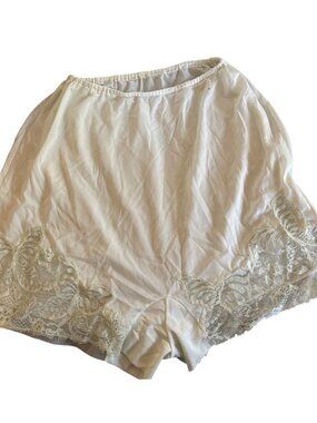 Vintage Van Raalte All Nylon Pale Green Panties MYTH w/ Lace Detail Size 7